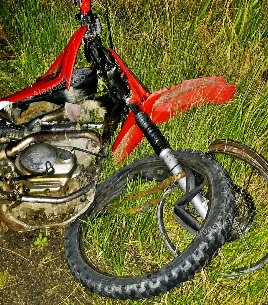 Segunda moto completamente destruida