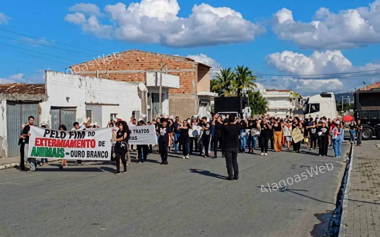 Pessoas foram às ruas em uma passeata de protesto