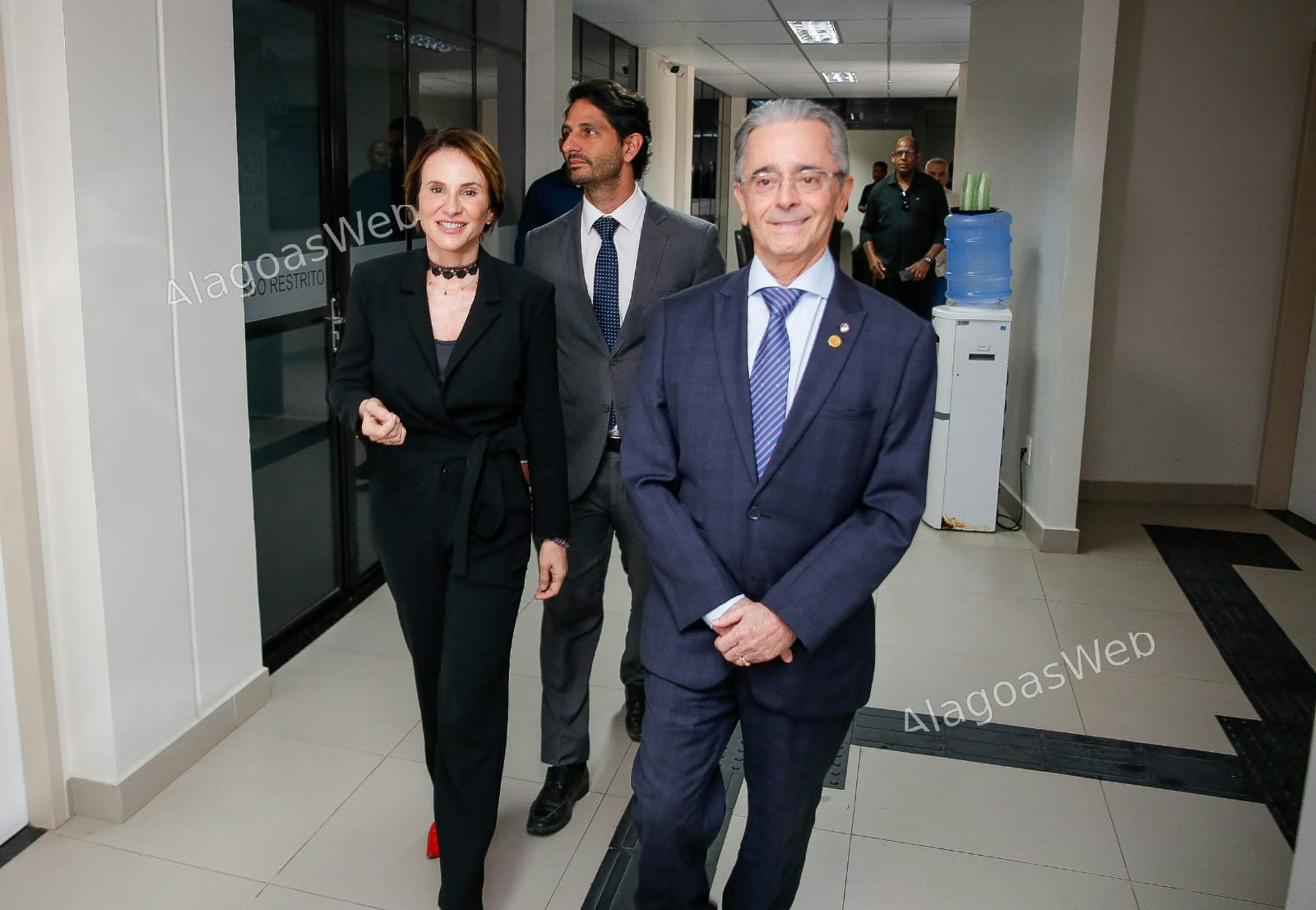 Presidente Fábio Bittencourt, acompanhados dos juízes da Comarca, durante visita nesta sexta (31) (foto: Caio Loureiro)
