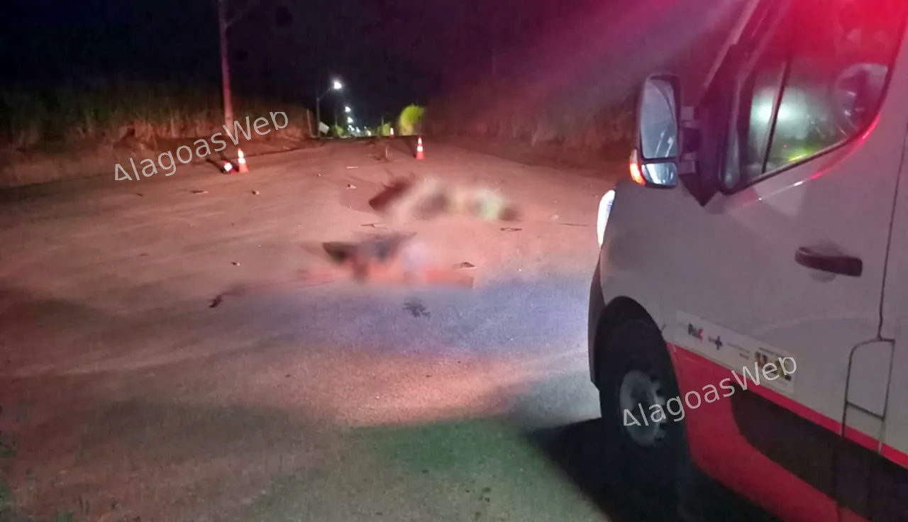 Colisão frontal entre ônibus e motocicleta deixa dois jovens mortos na AL-420, em São Miguel dos Campos