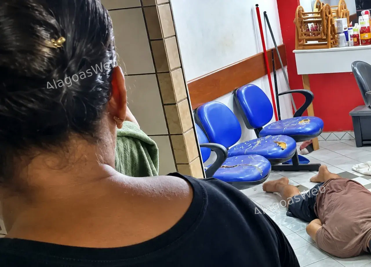 Cabeleireiro é assassinado a tiros dentro de salão enquanto atendia cliente