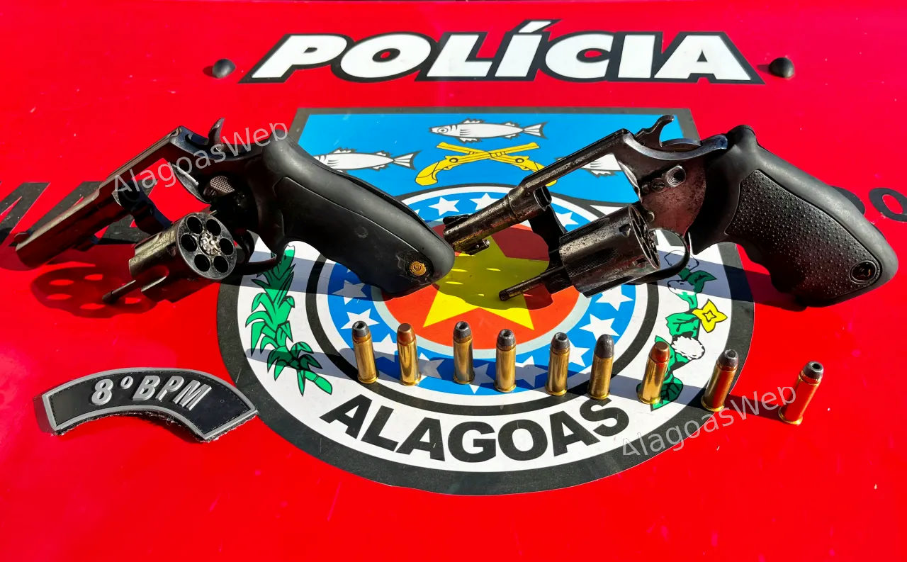 8º Batalhão prende dois homens armados e recupera moto roubada em Satuba