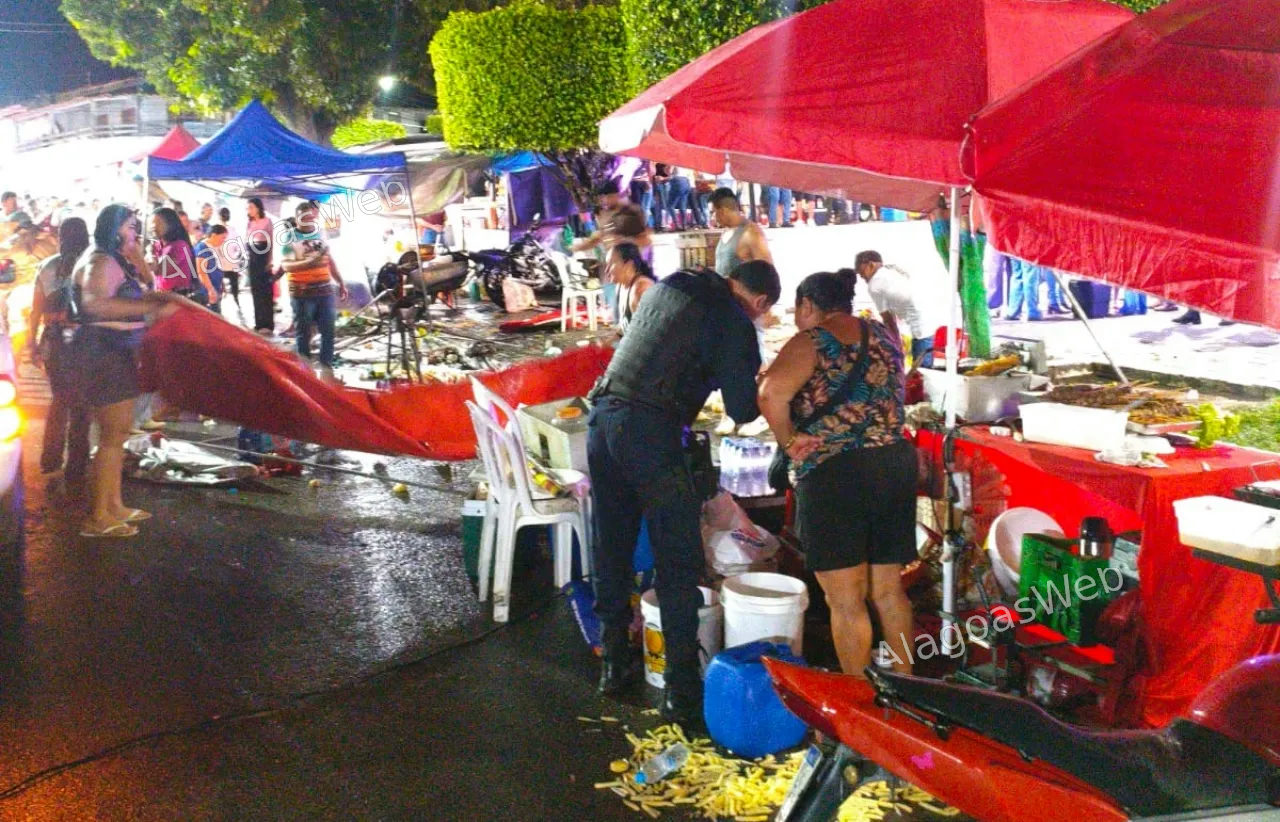 Veículo desgovernado invade praça e deixa várias pessoas feridas no interior