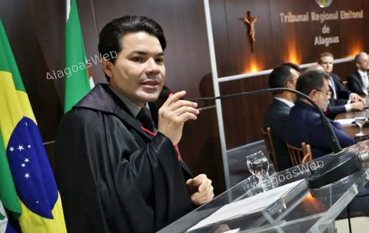 Juiz Hélio Pinheiro tomou posse nesta sexta-feira, 18, como desembargador do TRE/AL