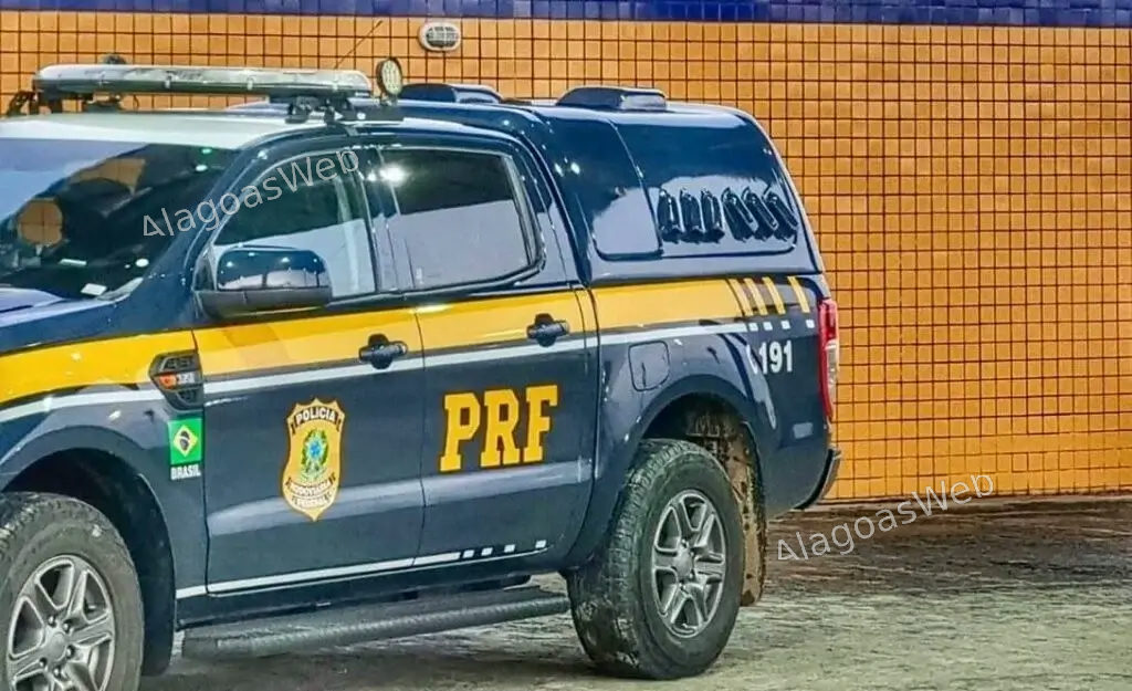 PRF apreende quase R$ 1 milhão em dinheiro e cheques, além de material de campanha eleitoral, em Rio Largo