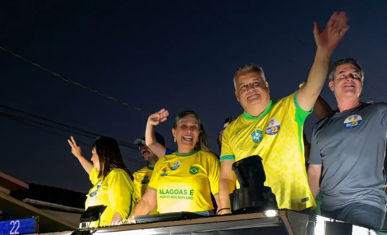 Alfredo Gaspar arrasta multidão durante mega carreata em São Miguel dos Campos