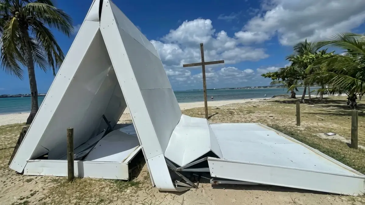 Capelinha do Jaraguá desaba após fortes ventos em Maceió