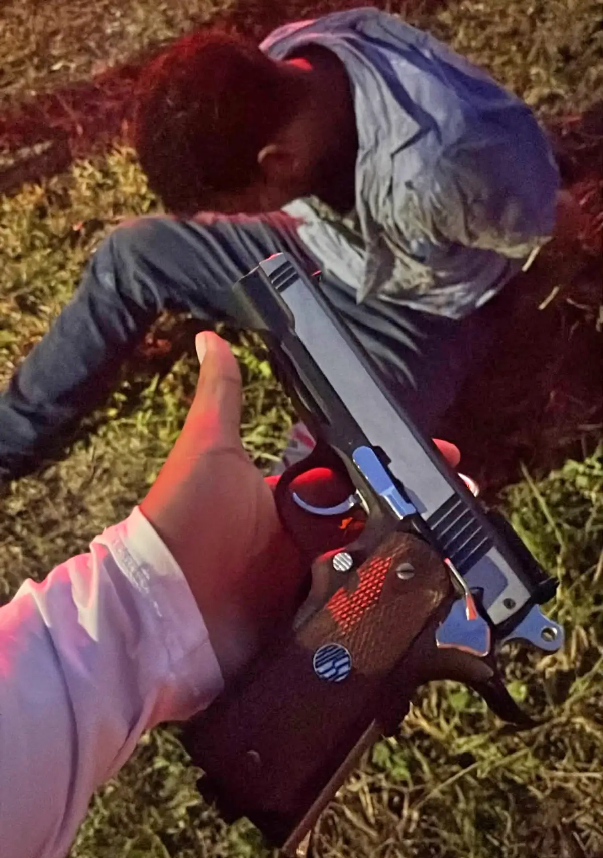 Homem acusado em serie de assaltos é inchado por populares e preso pelo 8º BPM