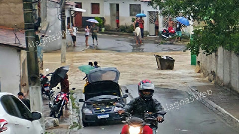 Chuva torrencial provoca alagamentos e transtornos em São Miguel dos Campos