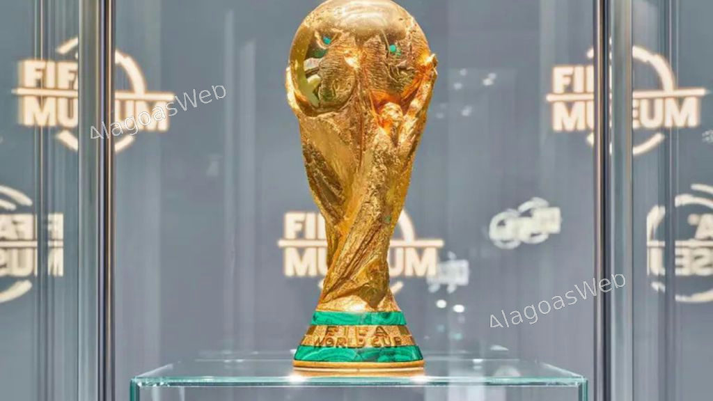 Enquanto o calendário do mata-mata varia, uma coisa é certa: a taça será levantada no dia 19 de julho (Imagem: Divulgação/FIFA Museum) Enquanto o calendário do mata-mata varia, uma coisa é certa: a taça será levantada no dia 19 de julho (Imagem: Divulgação/FIFA Museum)