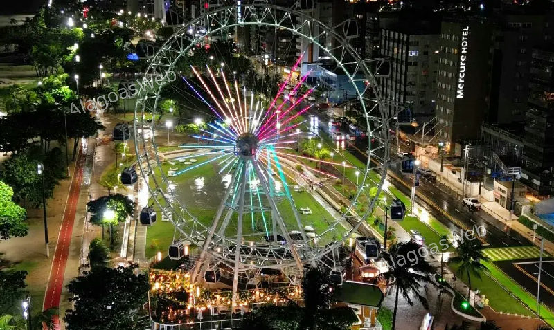 Roda Gigante de Maceió é iluminada com campanha nacional de combate ao trabalho infantil