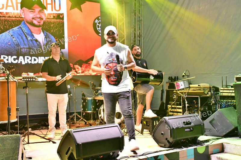 Semana da Juventude é encerrada com show e praça lotada em São Miguel dos Campos