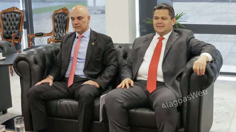 Alcolumbre sinaliza a senadores que pode abrir processo de impeachment contra Moraes e Mendonça