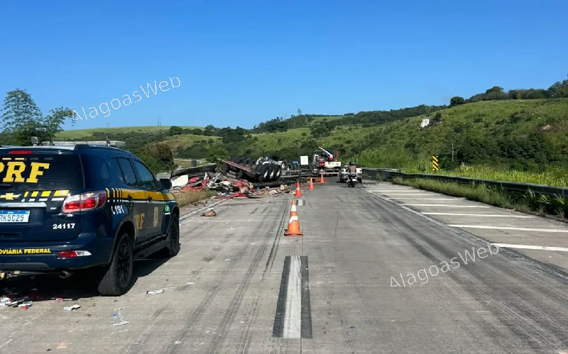 Capotamento na BR-101 deixa condutor ferido entre Pilar e São Miguel dos Campos